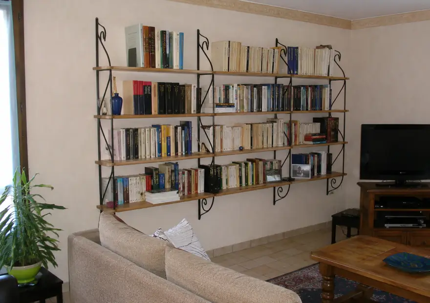 Bibliothèque murale en fer forgé sur mesure