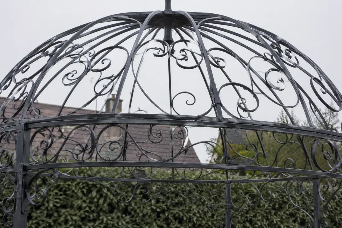 Dôme de gloriette en fer forgé sur mesure