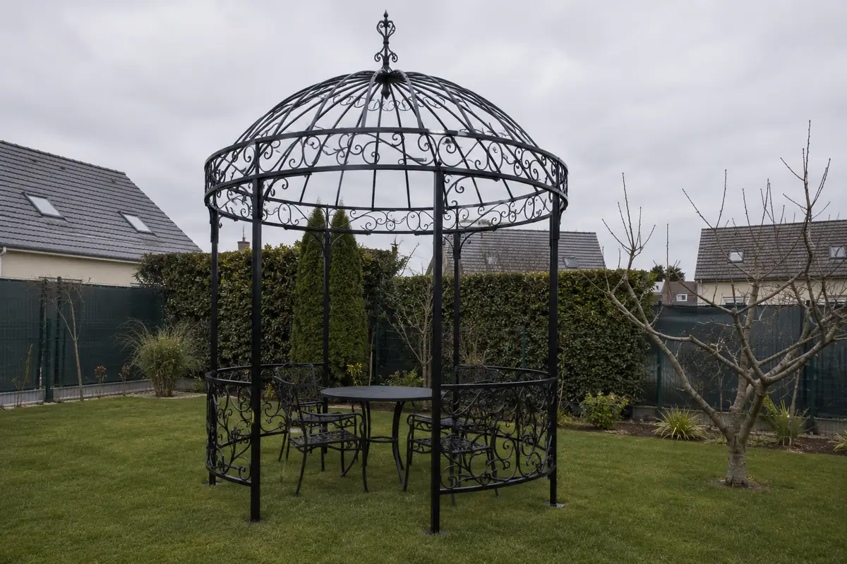 Gloriette / kiosque de jardin en fer forgé sur mesure