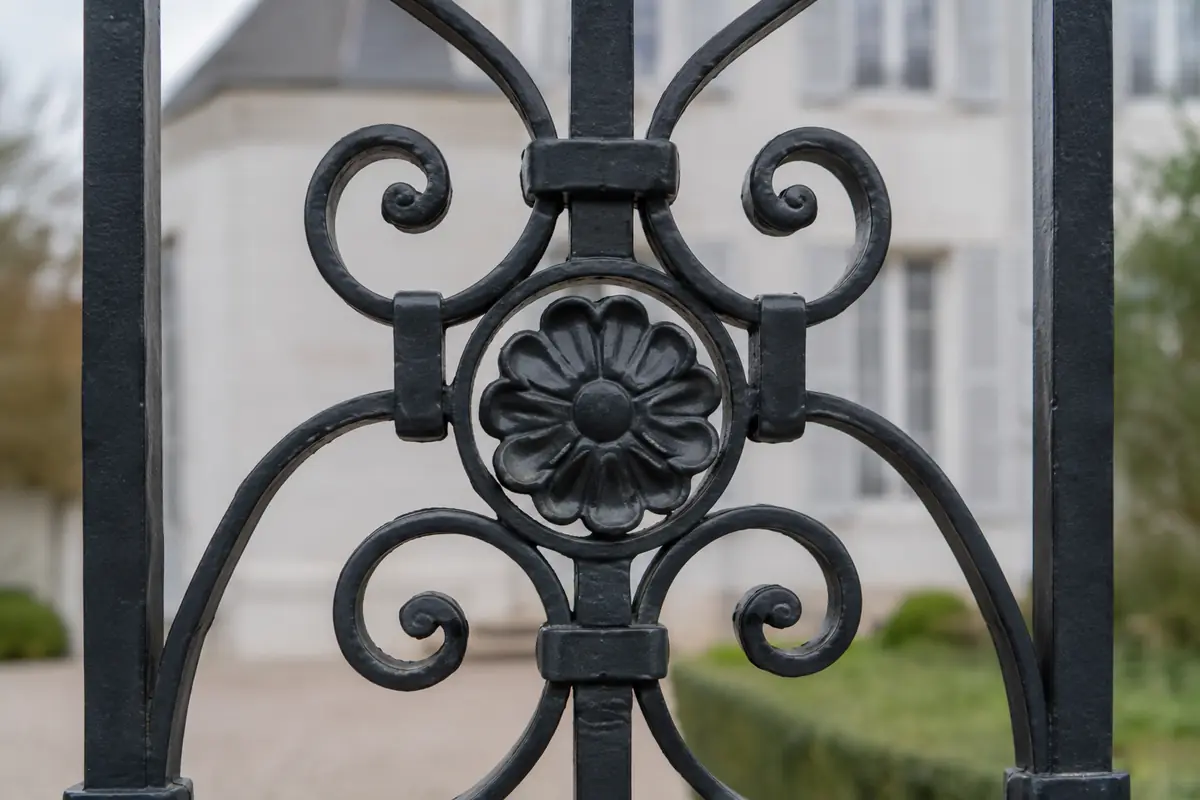 Rosace de portail en fer forgé sur mesure