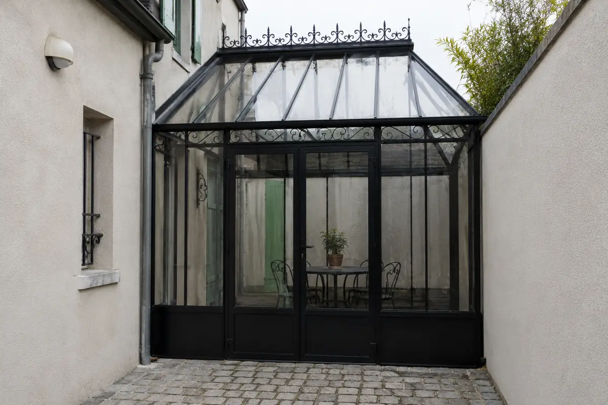 Verrière de jardin en fer forgé sur mesure